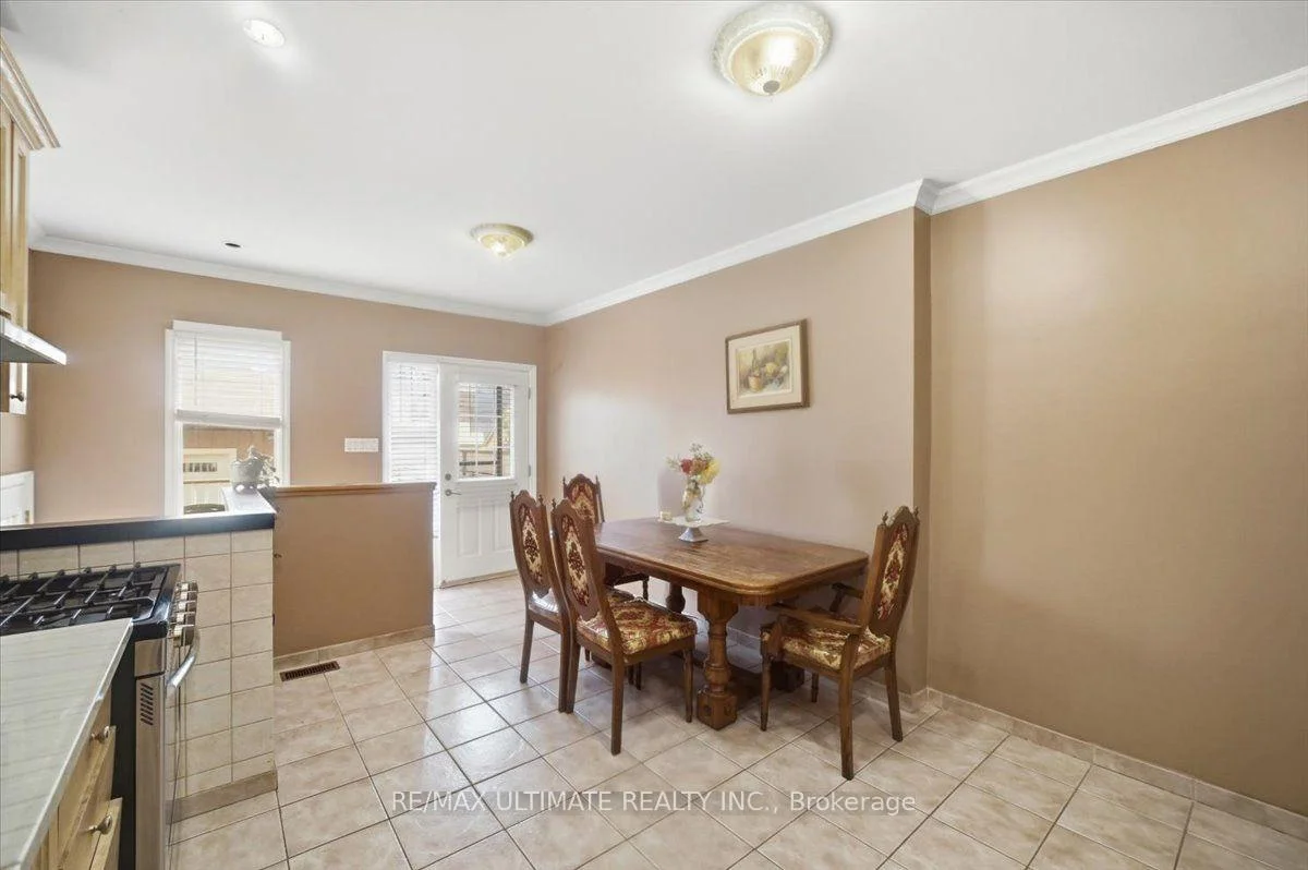 Photo 12 of 299 Delaware Avenue, Toronto, Dovercourt-Wallace Emerson-Junction — HOMEH