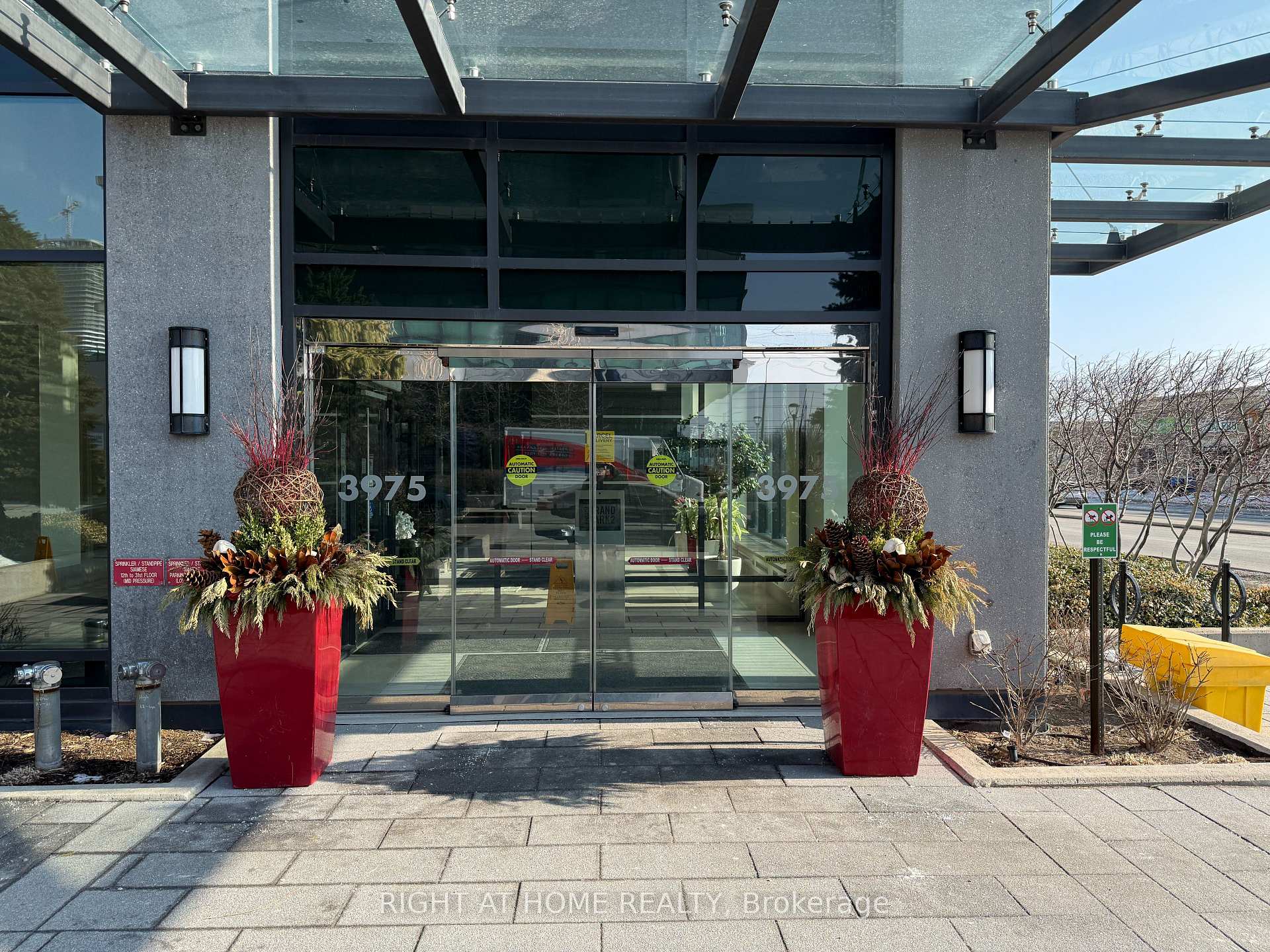 Photo 2 of 3975 Grand Park Drive, Mississauga, City Centre — HOMEH