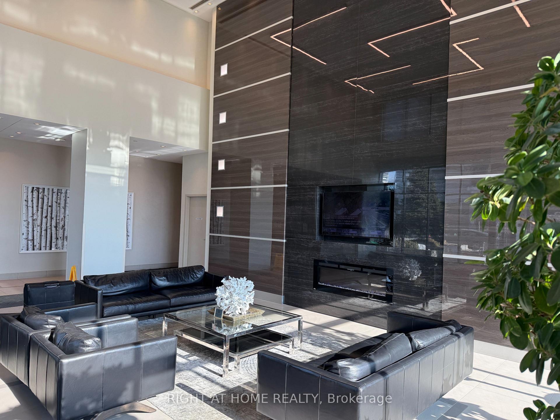 Photo 4 of 3975 Grand Park Drive, Mississauga, City Centre — HOMEH