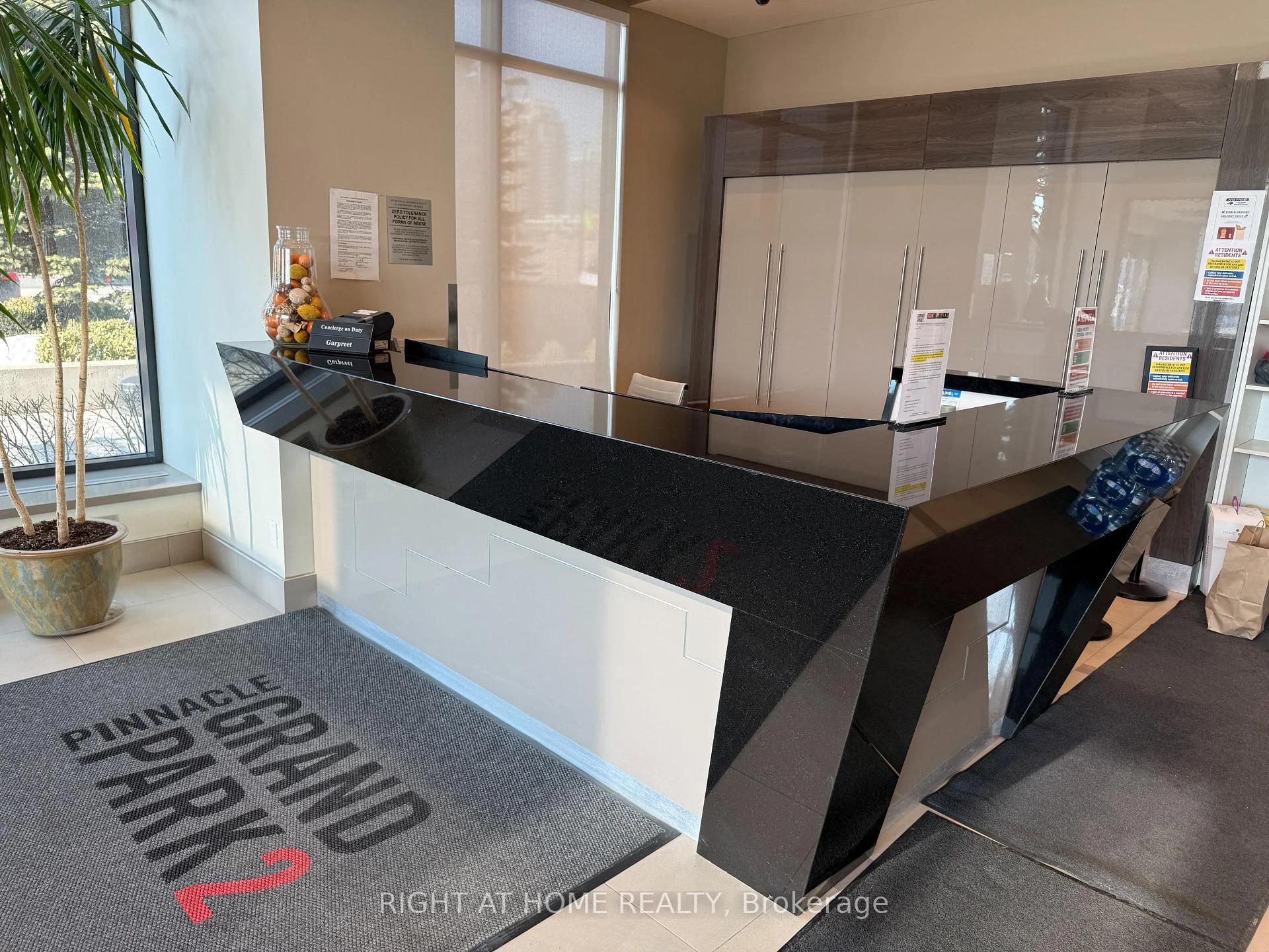 Photo 6 of 3975 Grand Park Drive, Mississauga, City Centre — HOMEH