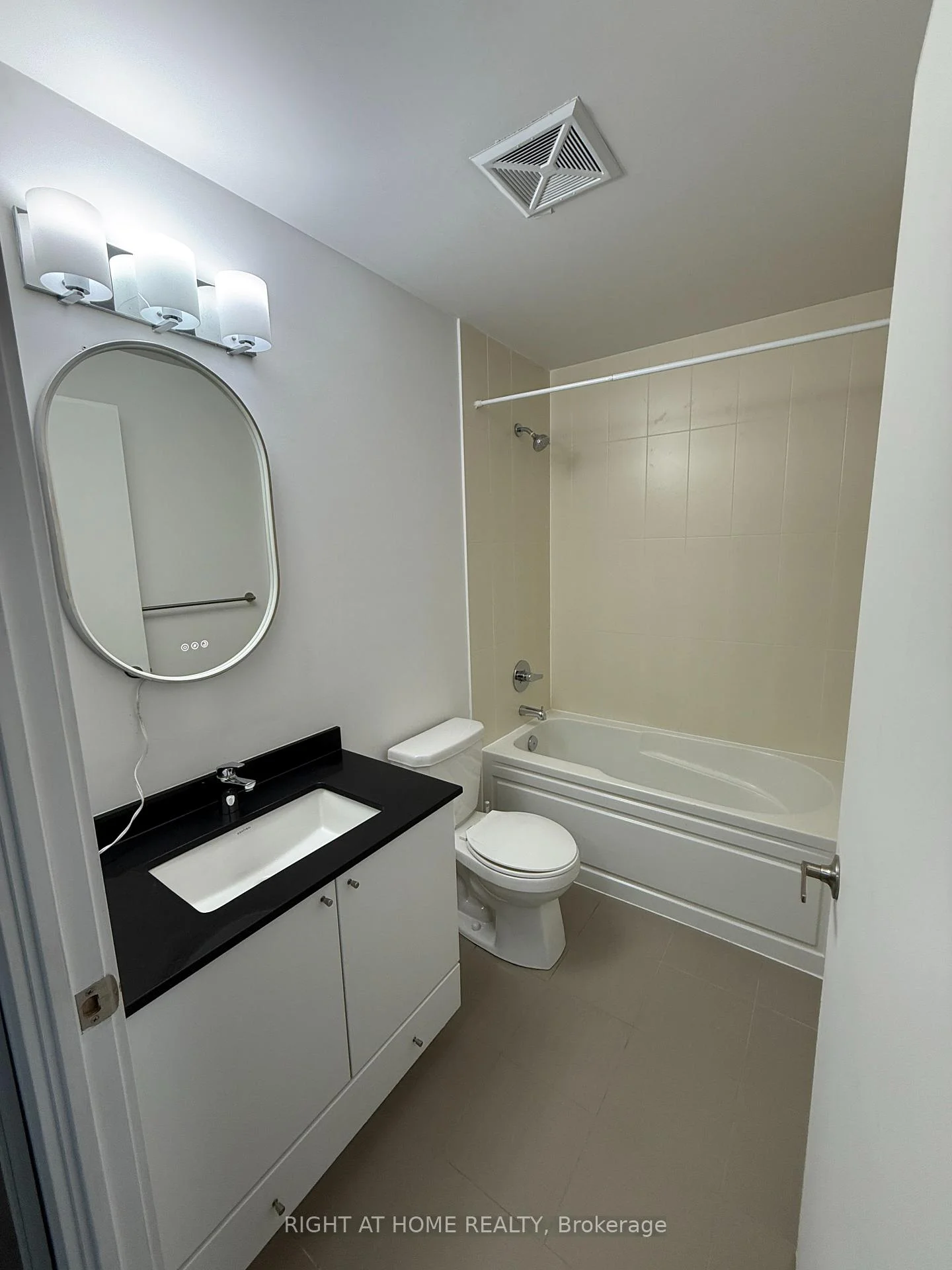 Photo 10 of 3975 Grand Park Drive, Mississauga, City Centre — HOMEH