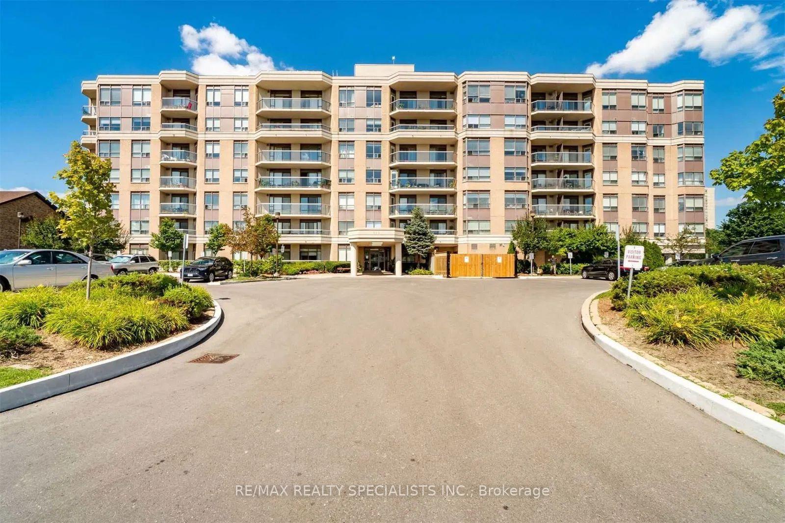Photo of Unit 403, 300 Ray Lawson Boulevard