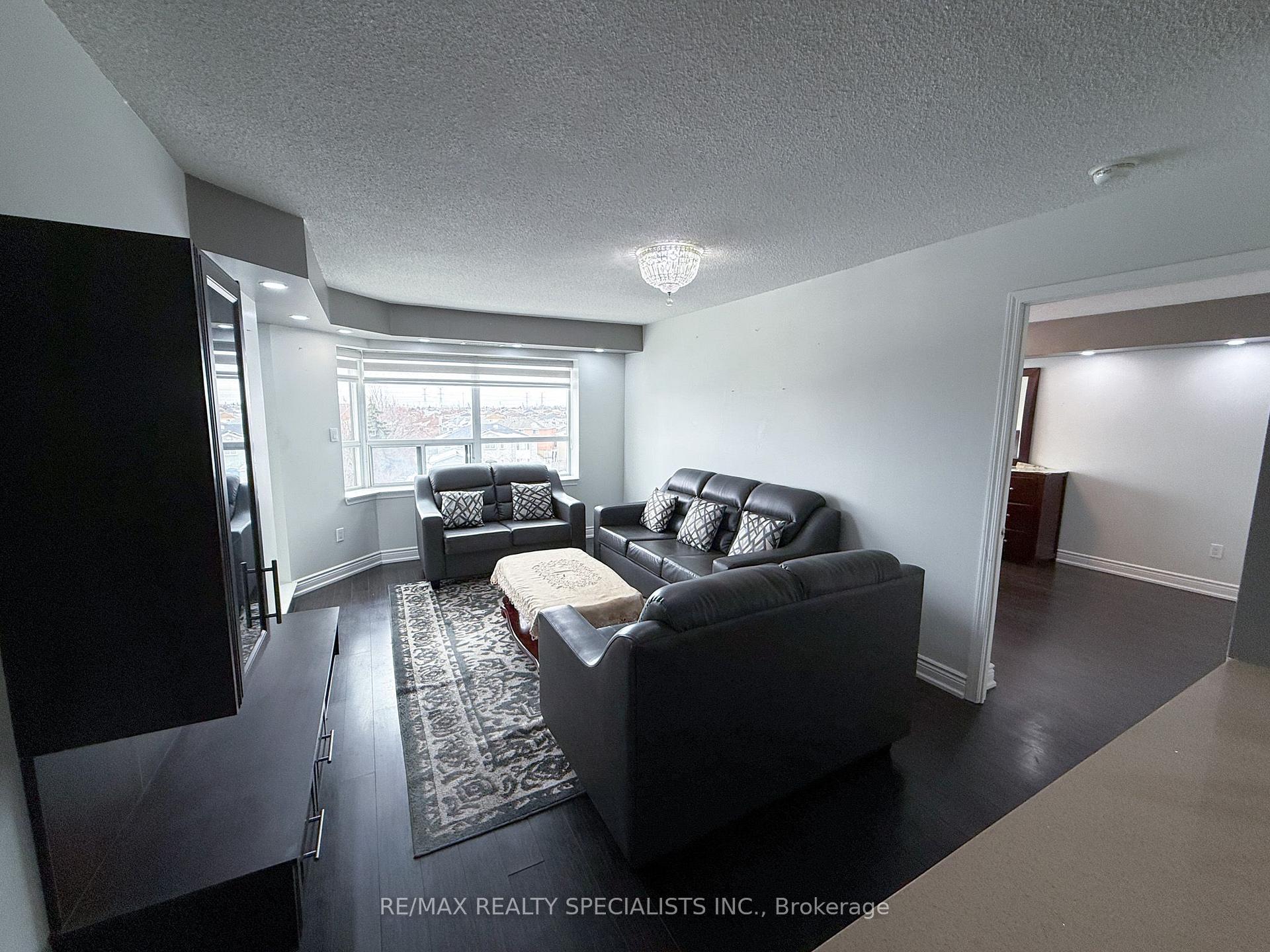 Photo 4 of Unit 403, 300 Ray Lawson Boulevard, Brampton, Fletcher's Creek South — HOMEH