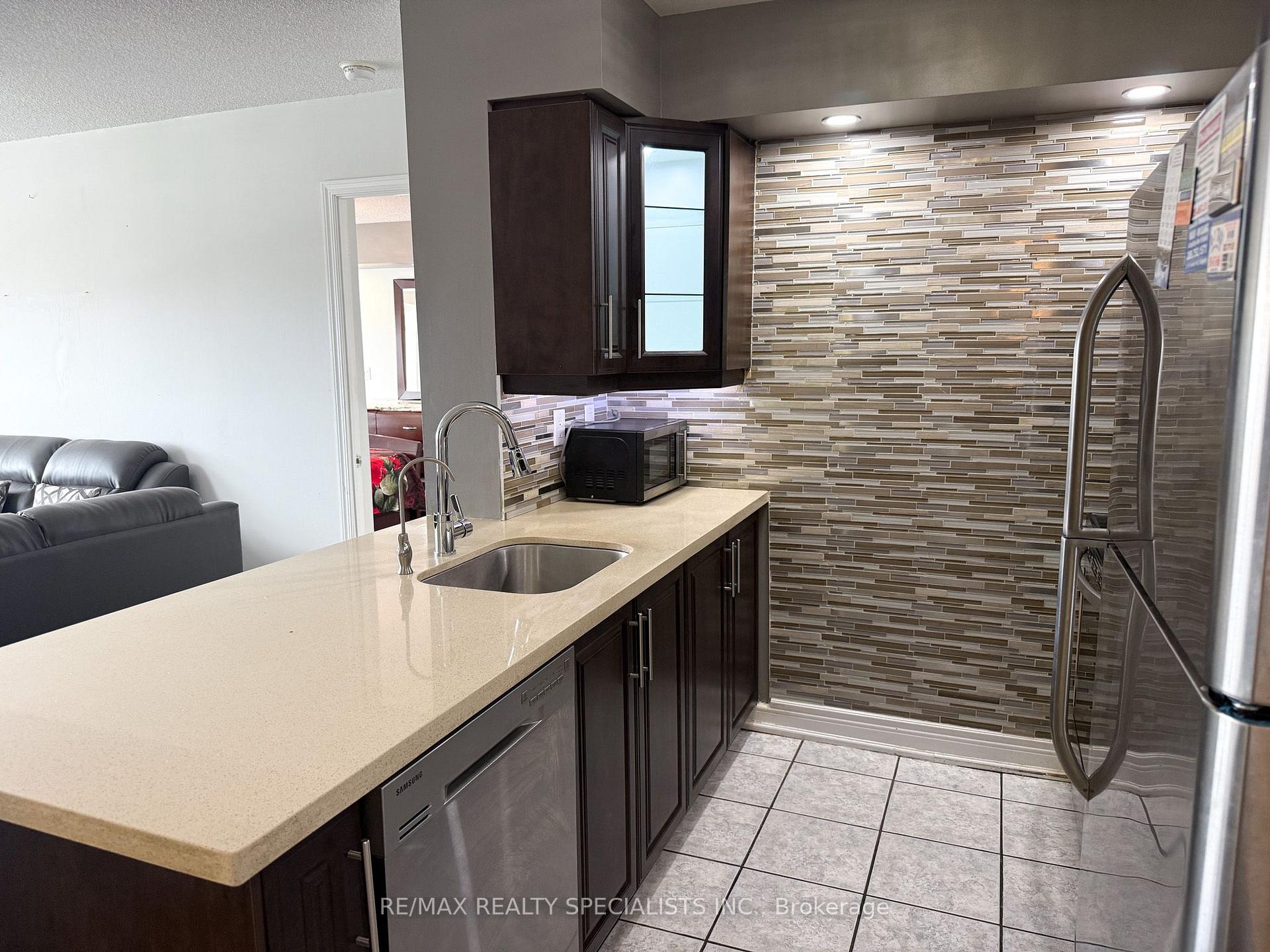 Photo 8 of Unit 403, 300 Ray Lawson Boulevard, Brampton, Fletcher's Creek South — HOMEH