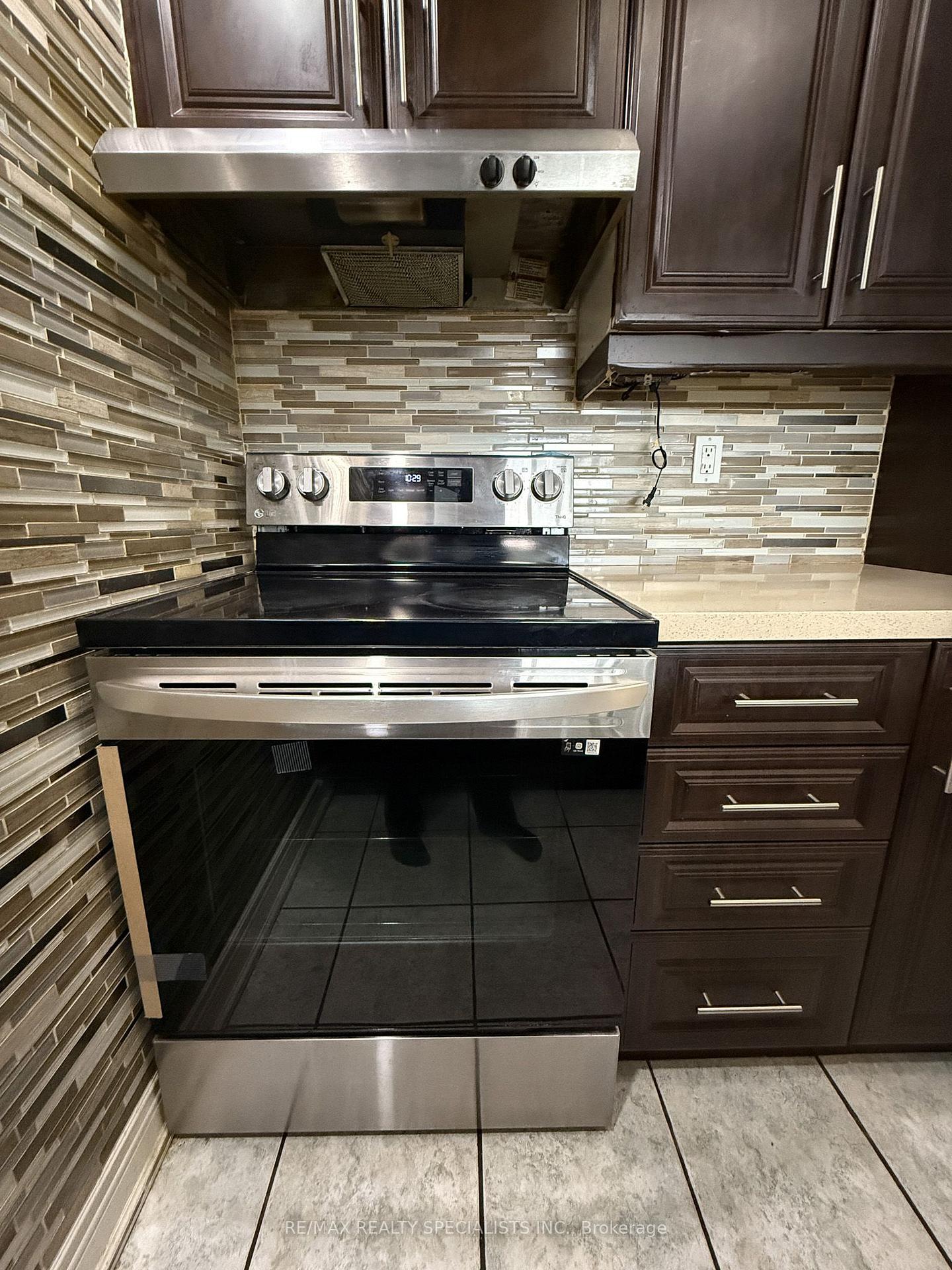 Photo 9 of Unit 403, 300 Ray Lawson Boulevard, Brampton, Fletcher's Creek South — HOMEH