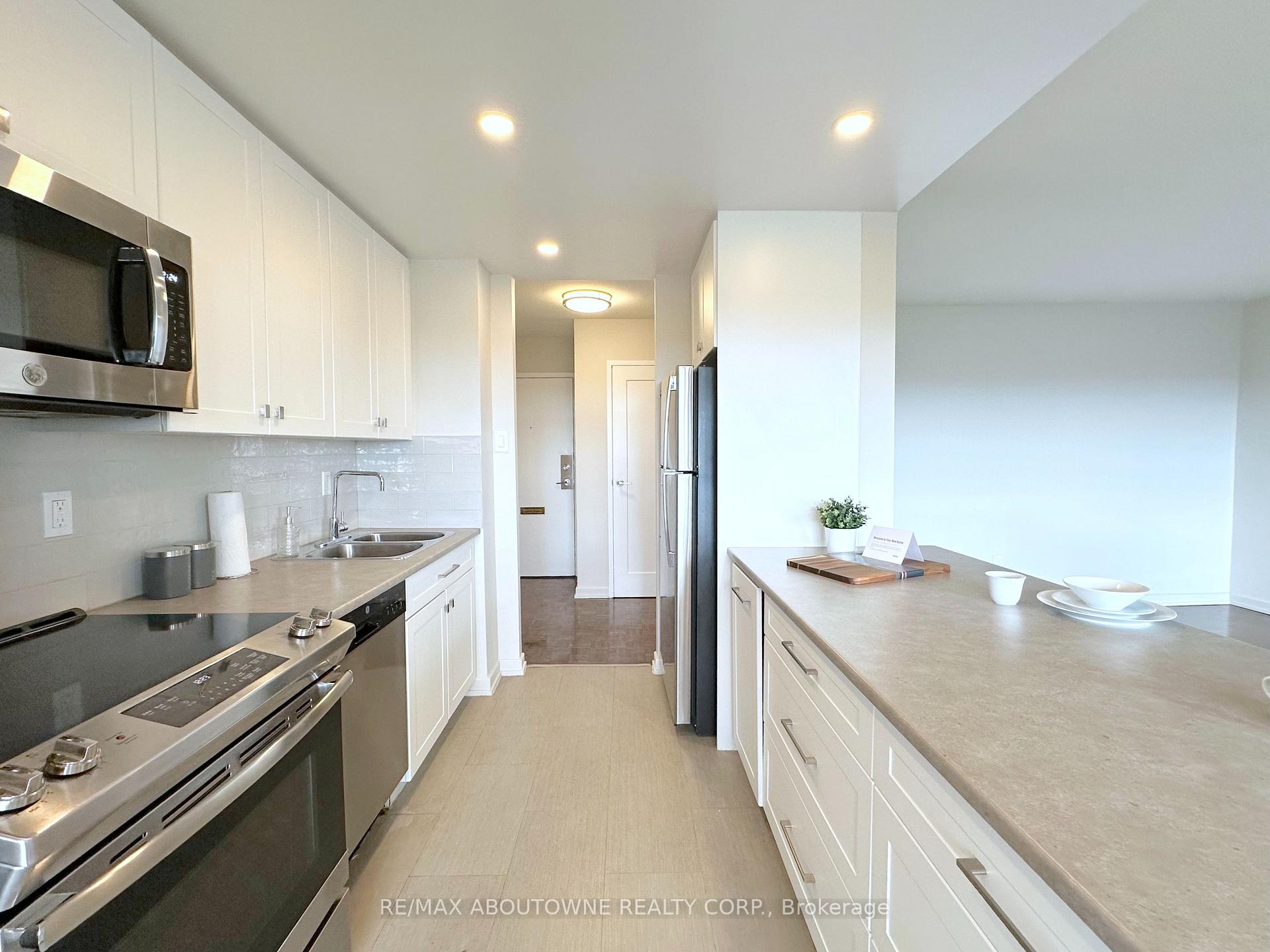 Front of Unit 1007, 5 Brookbanks Drive