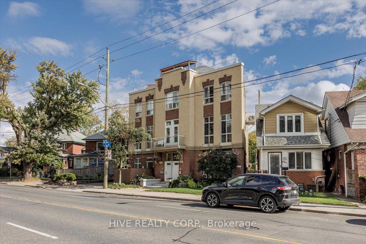 Photo of Unit D, 957 Broadview Avenue