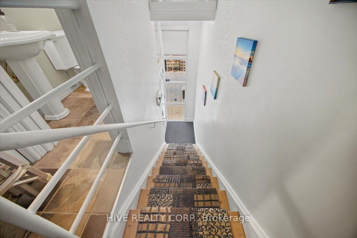 Photo 4 of Unit D, 957 Broadview Avenue, Toronto, Broadview North — HOMEH