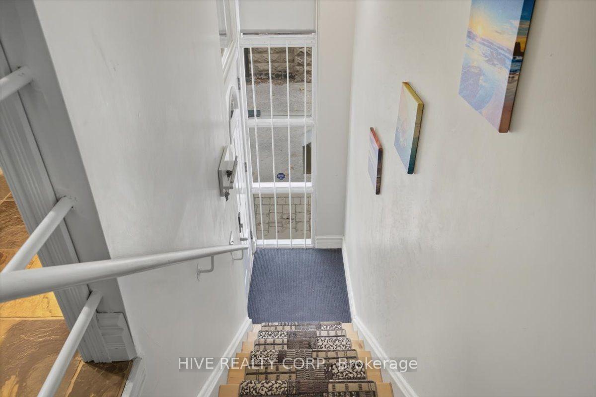 Photo 5 of Unit D, 957 Broadview Avenue, Toronto, Broadview North — HOMEH