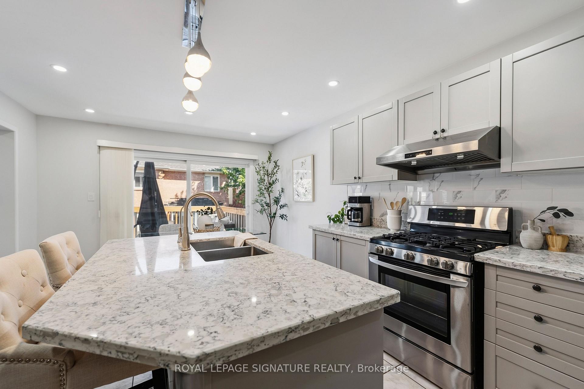 Photo 4 of 3195 Munson Crescent, Burlington, Alton — HOMEH