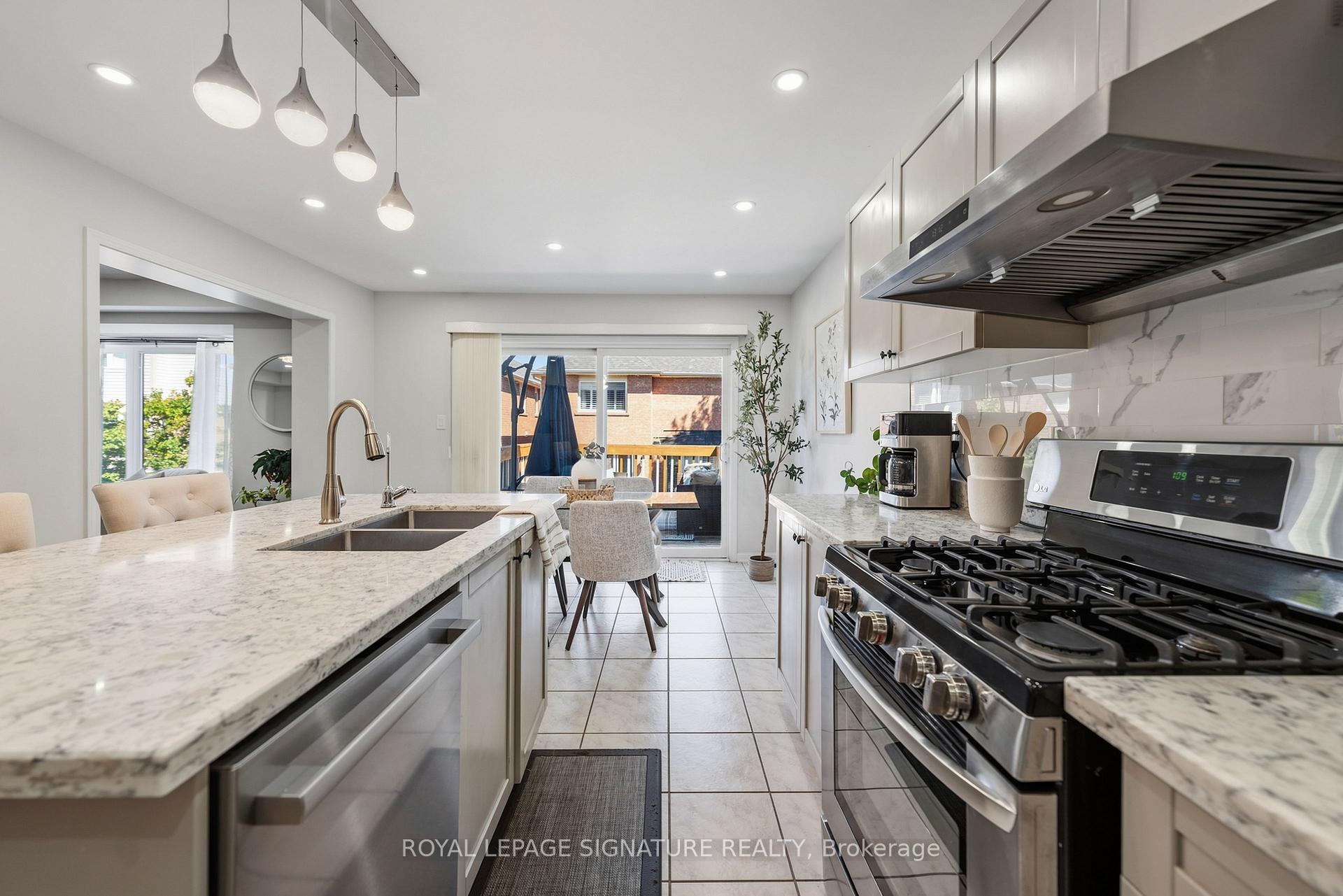 Photo 5 of 3195 Munson Crescent, Burlington, Alton — HOMEH
