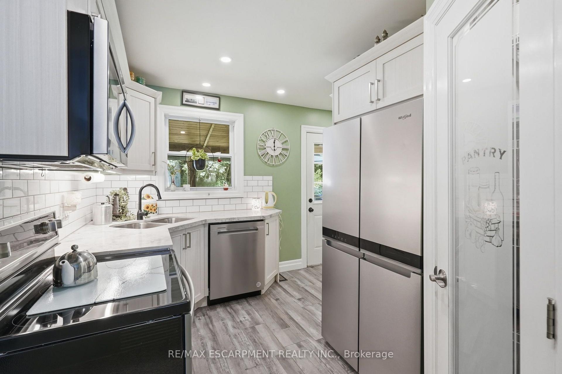 Photo 14 of 108 Sutherland Street E, Haldimand — HOMEH