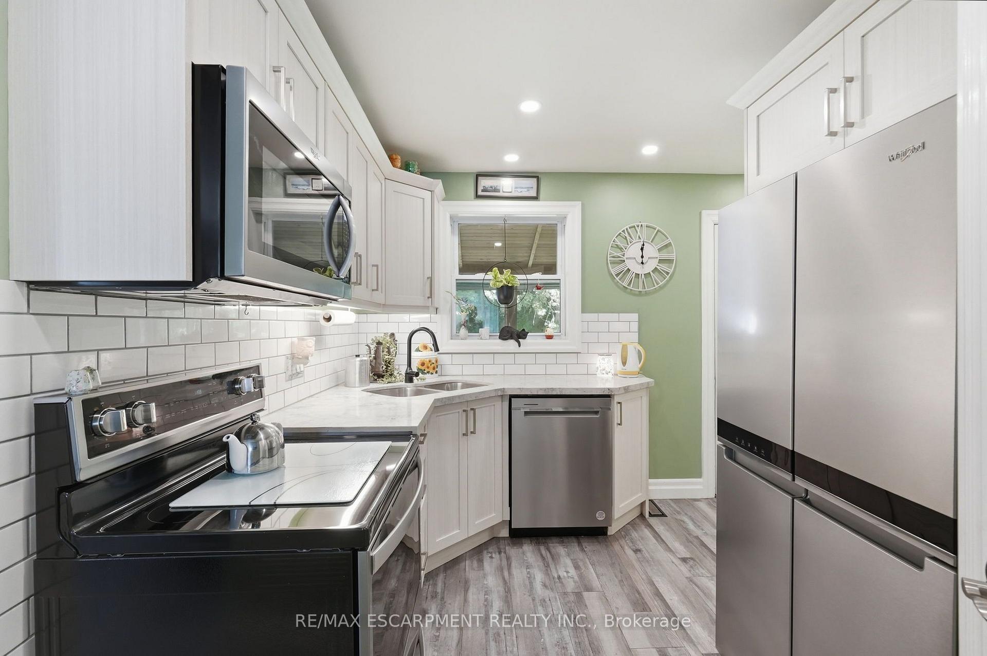 Photo 15 of 108 Sutherland Street E, Haldimand — HOMEH