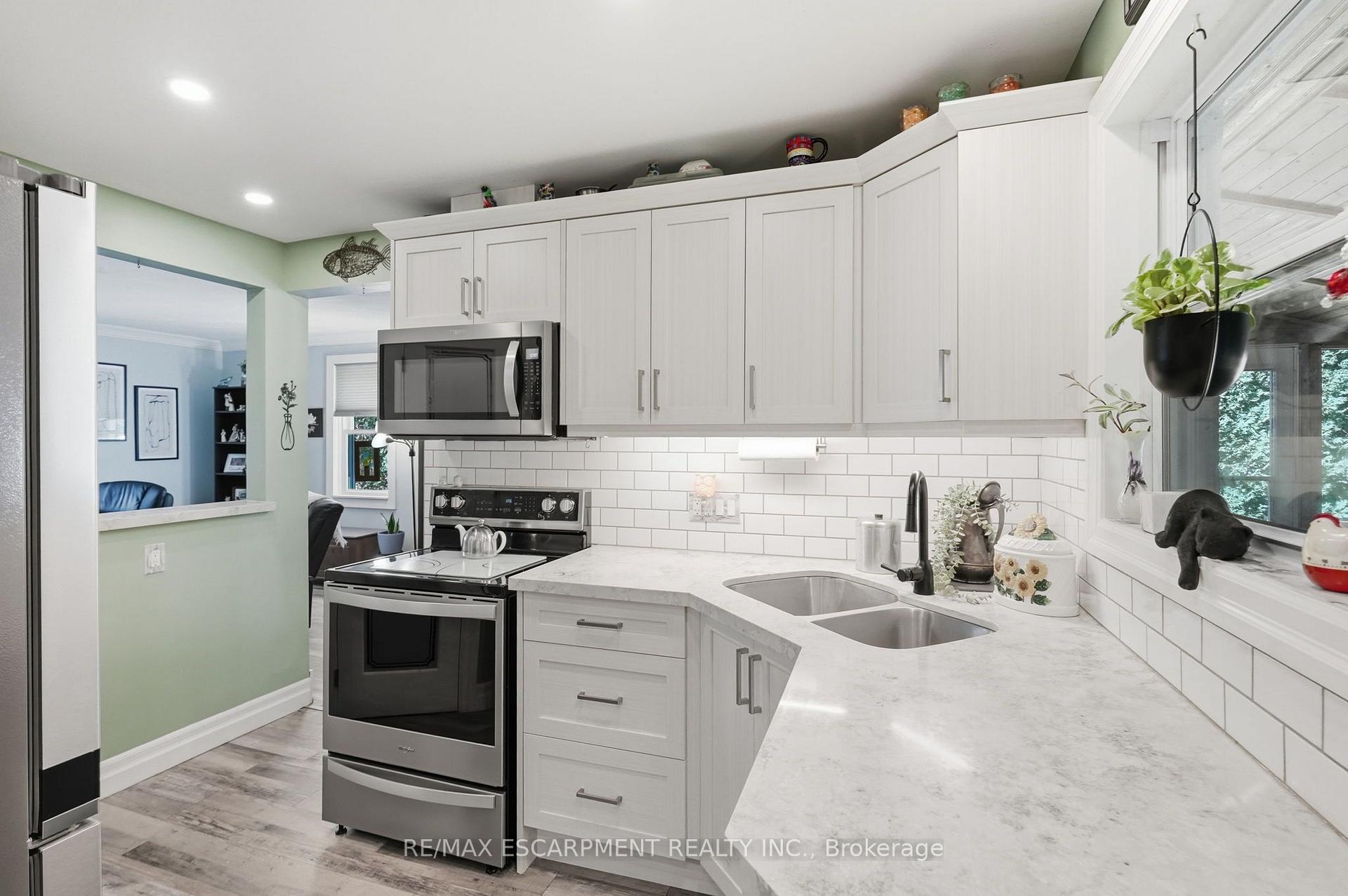 Photo 16 of 108 Sutherland Street E, Haldimand — HOMEH