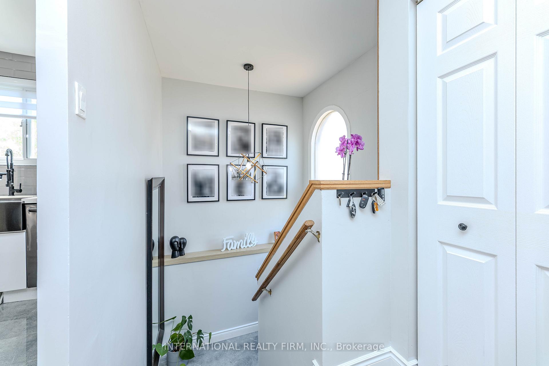 Photo 7 of 1291 Consort Crescent, Burlington, Palmer — HOMEH