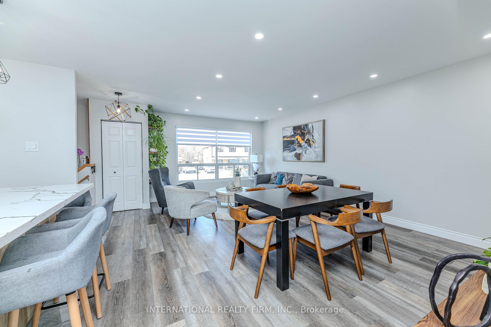 Photo 9 of 1291 Consort Crescent, Burlington, Palmer — HOMEH