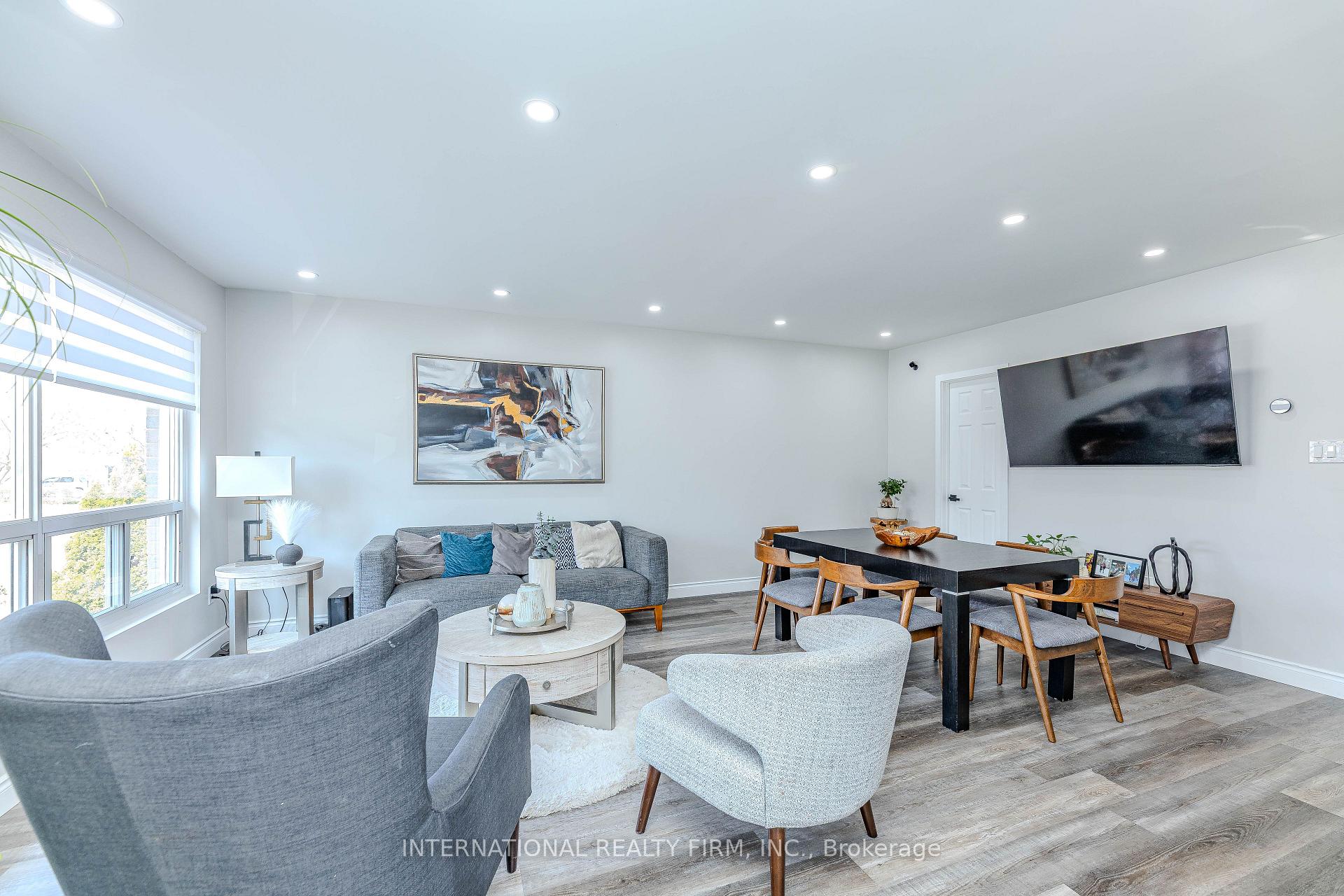 Photo 10 of 1291 Consort Crescent, Burlington, Palmer — HOMEH