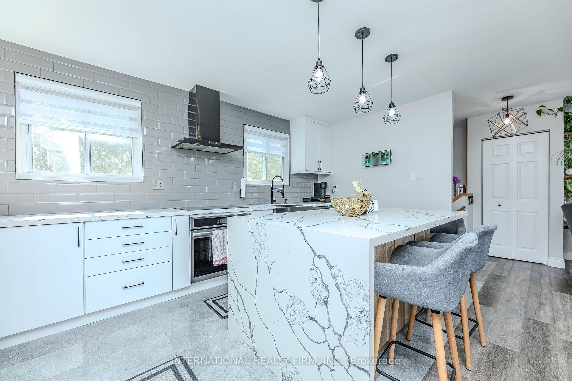 Photo 12 of 1291 Consort Crescent, Burlington, Palmer — HOMEH