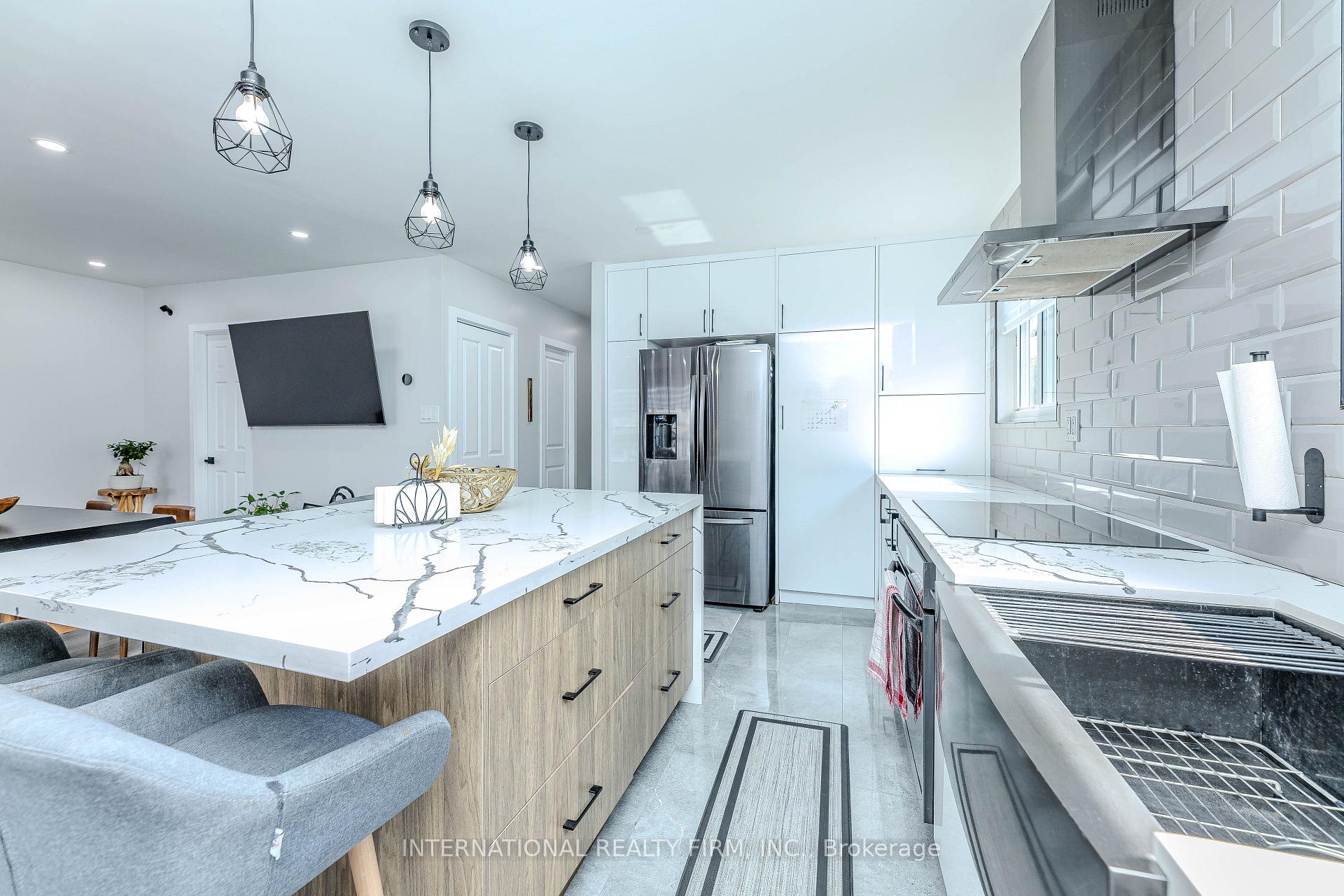 Photo 13 of 1291 Consort Crescent, Burlington, Palmer — HOMEH