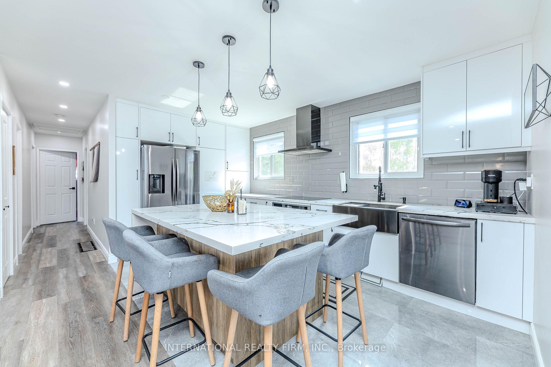 Photo 14 of 1291 Consort Crescent, Burlington, Palmer — HOMEH