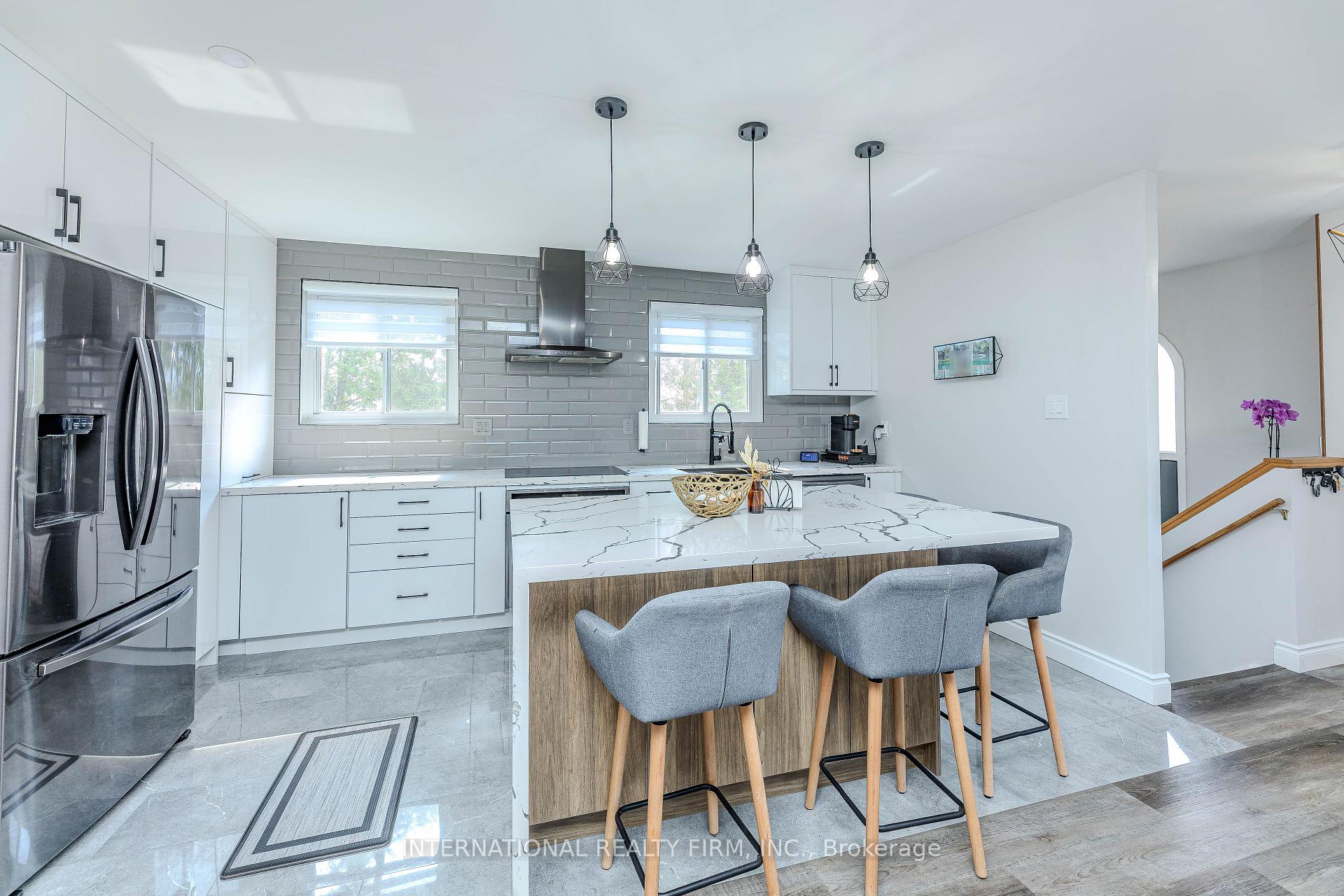Photo 15 of 1291 Consort Crescent, Burlington, Palmer — HOMEH
