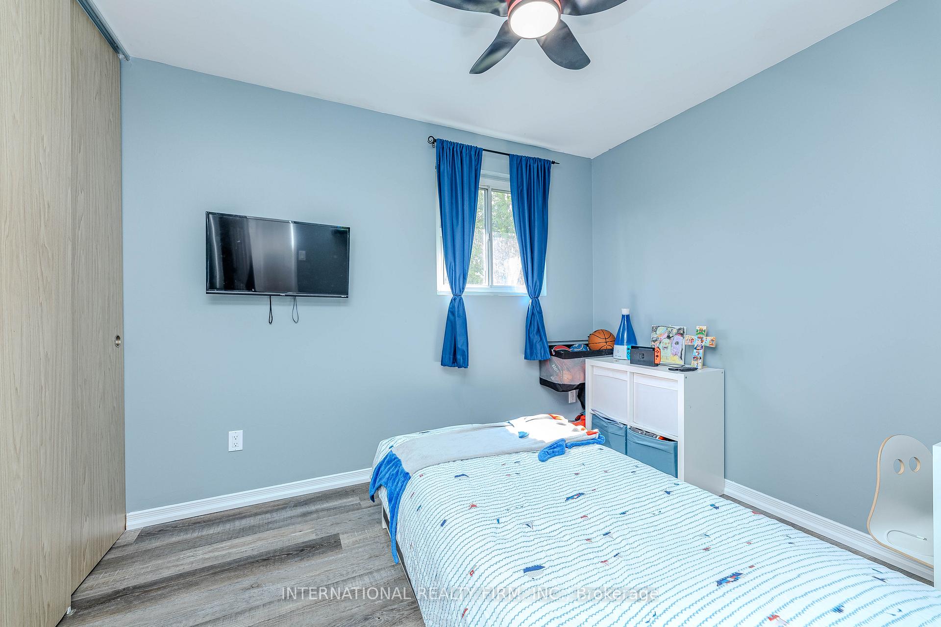 Photo 18 of 1291 Consort Crescent, Burlington, Palmer — HOMEH