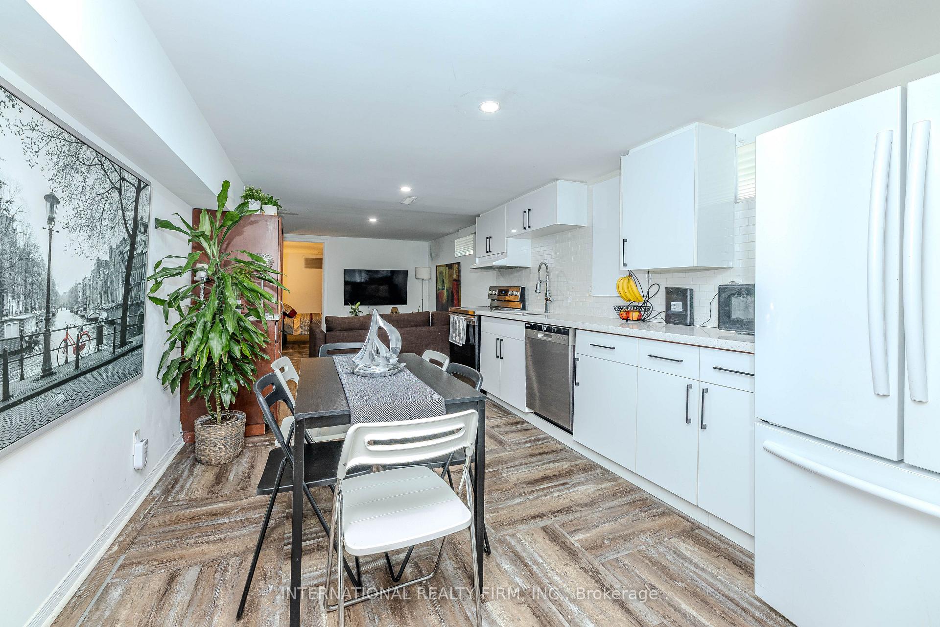 Photo 32 of 1291 Consort Crescent, Burlington, Palmer — HOMEH
