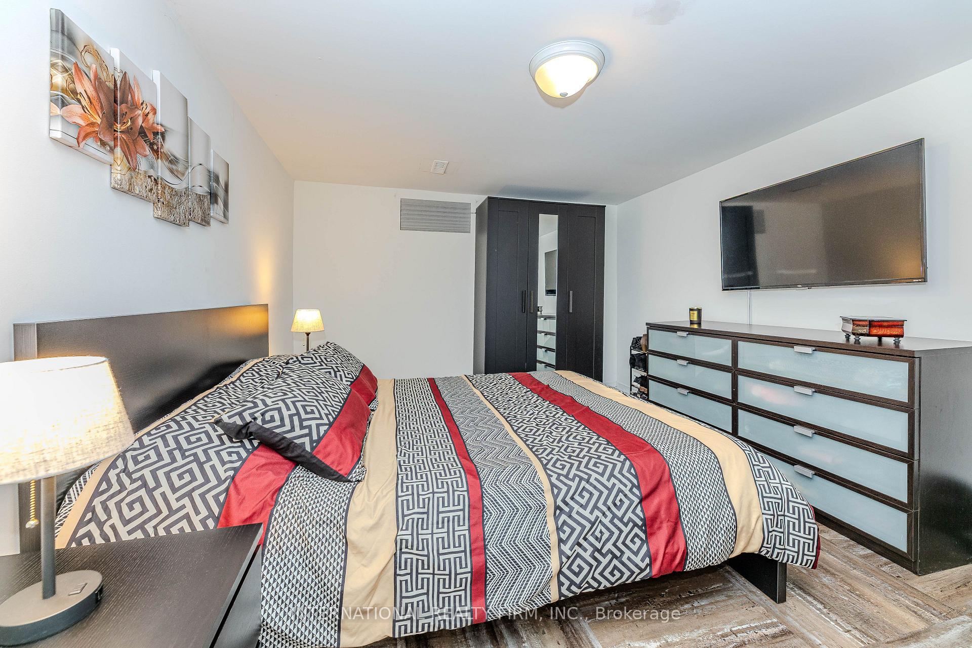 Photo 38 of 1291 Consort Crescent, Burlington, Palmer — HOMEH