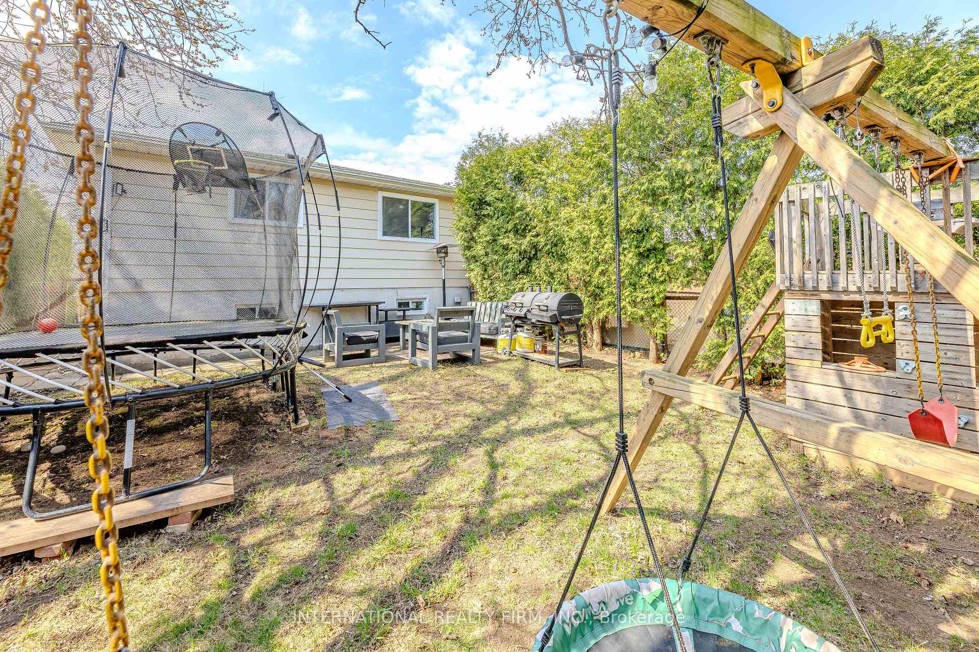 Photo 46 of 1291 Consort Crescent, Burlington, Palmer — HOMEH