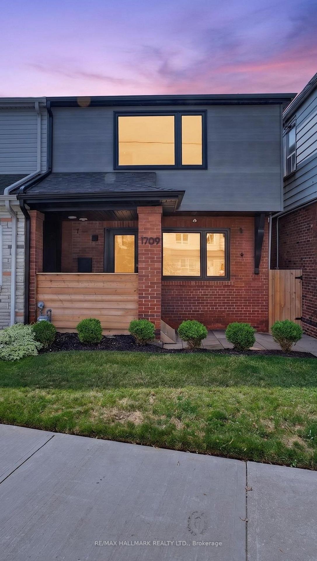 Photo 3 of 1709 Dundas Street E, Toronto, Greenwood-Coxwell — HOMEH