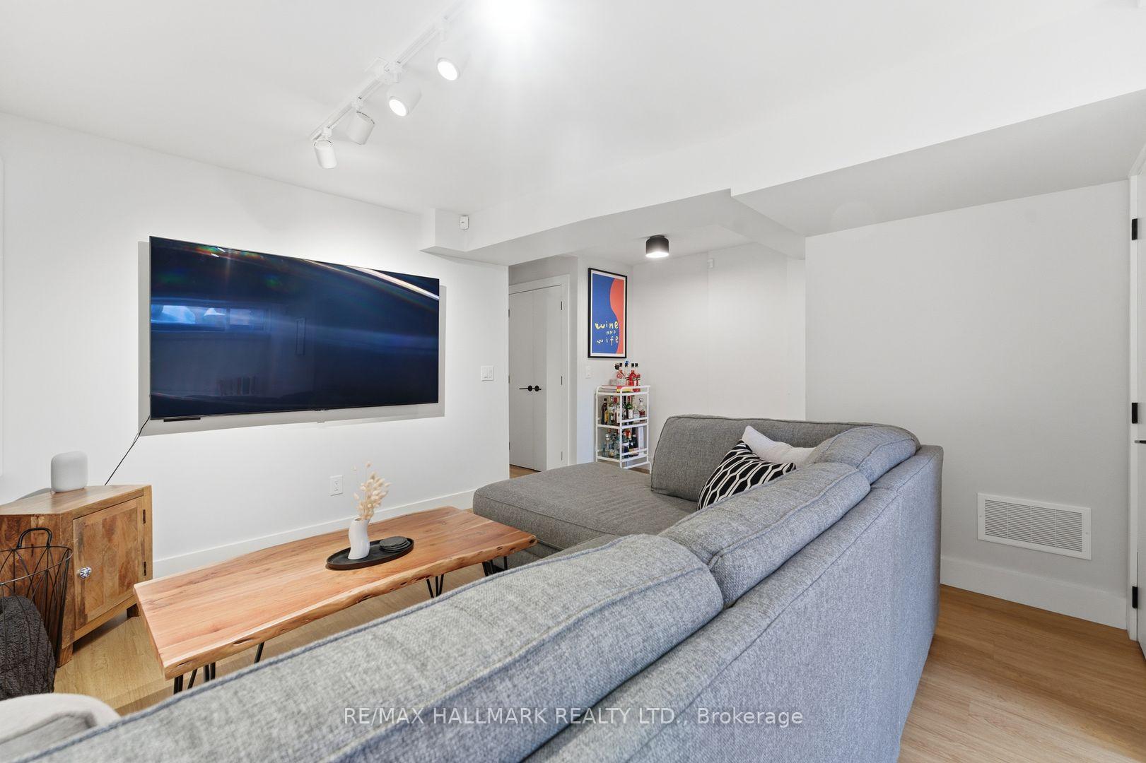 Photo 40 of 1709 Dundas Street E, Toronto, Greenwood-Coxwell — HOMEH