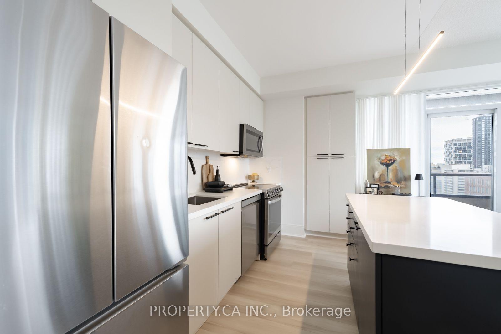 Photo 12 of Unit 1415, 70 Roehampton Avenue, Toronto, Mount Pleasant West — HOMEH