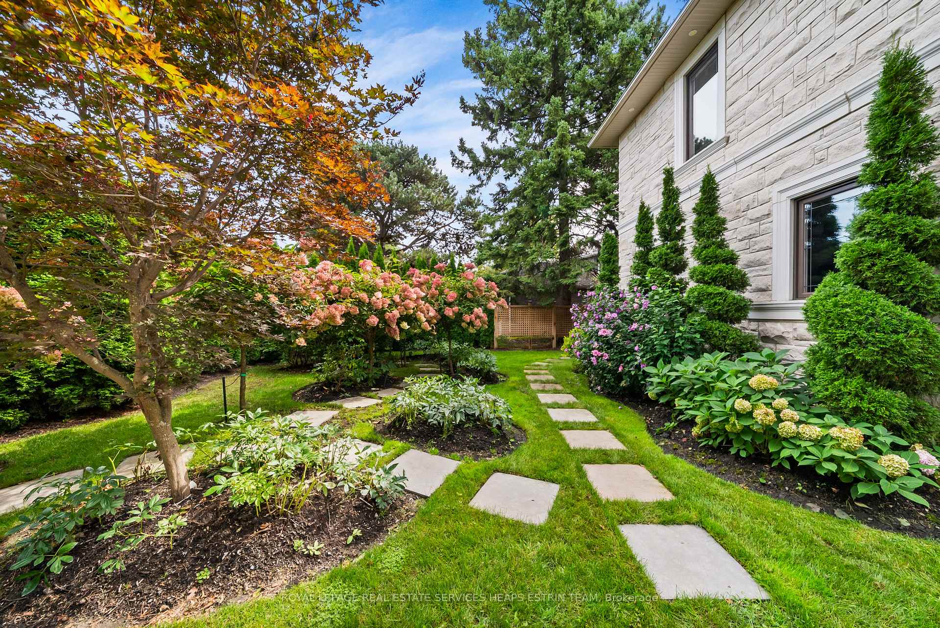 Photo 4 of 10 Moorehill Drive, Toronto, Leaside — HOMEH
