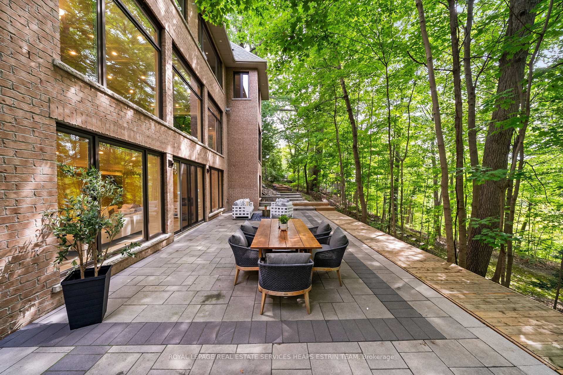 Photo 44 of 10 Moorehill Drive, Toronto, Leaside — HOMEH