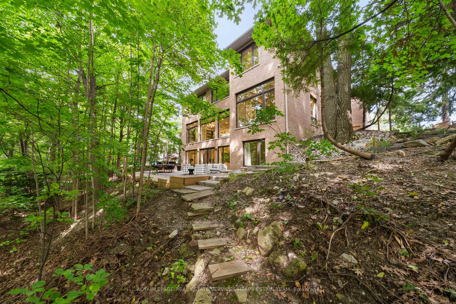 Photo 47 of 10 Moorehill Drive, Toronto, Leaside — HOMEH