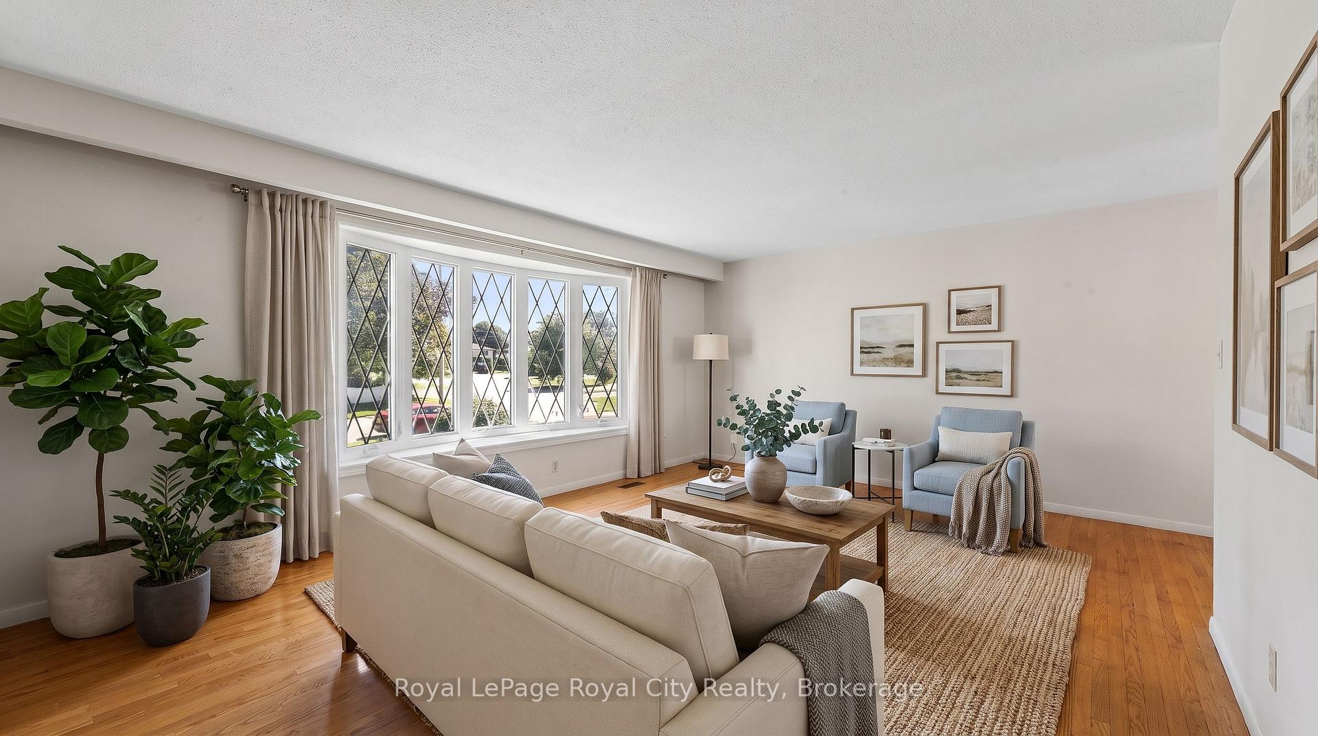 Photo 5 of 16 Heather Court, Halton Hills, Georgetown — HOMEH