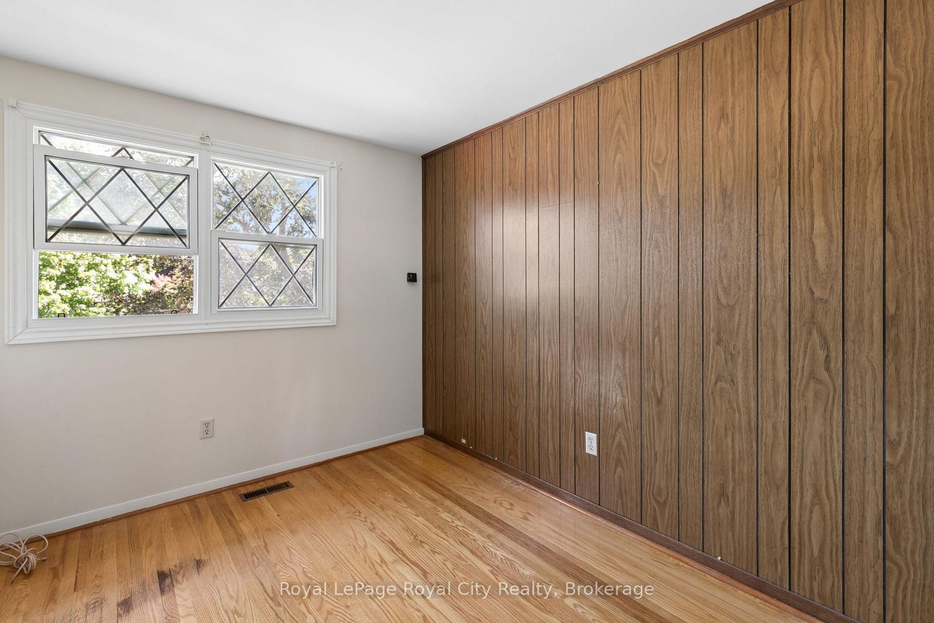 Photo 17 of 16 Heather Court, Halton Hills, Georgetown — HOMEH