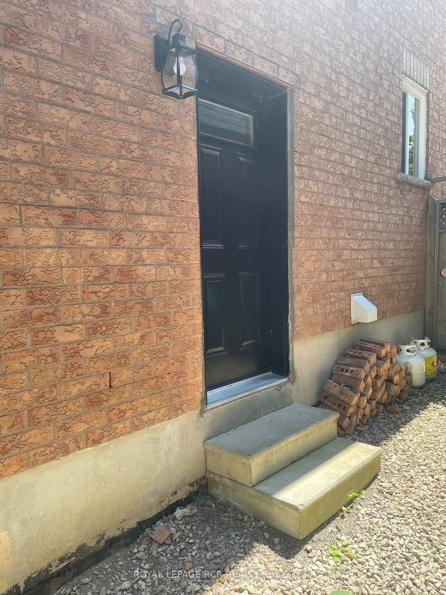 Photo 3 of Unit Basement, 109 Senator Way, Caledon, Bolton North — HOMEH