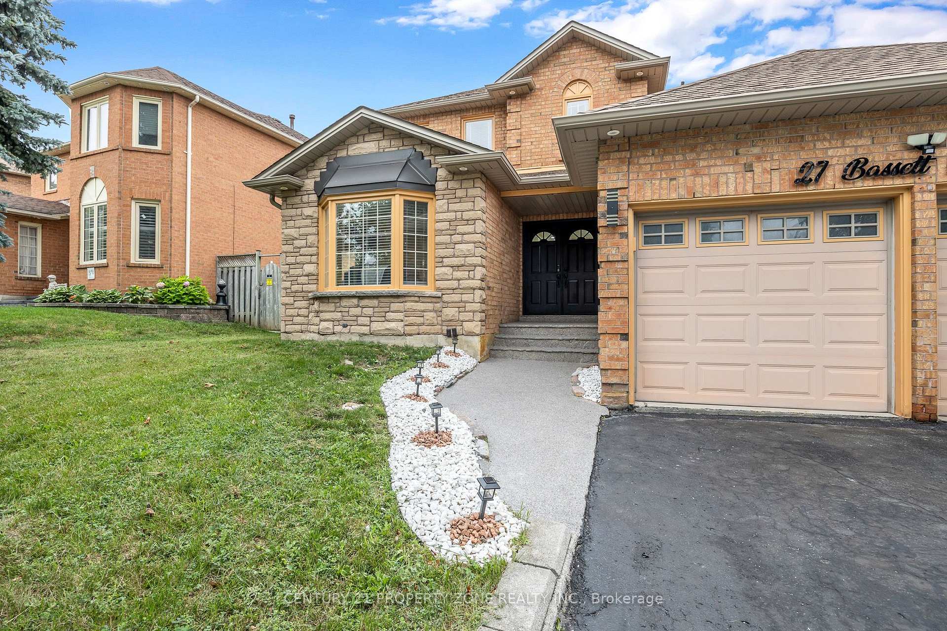 Photo 3 of 27 Bassett Boulevard, Whitby, Pringle Creek — HOMEH
