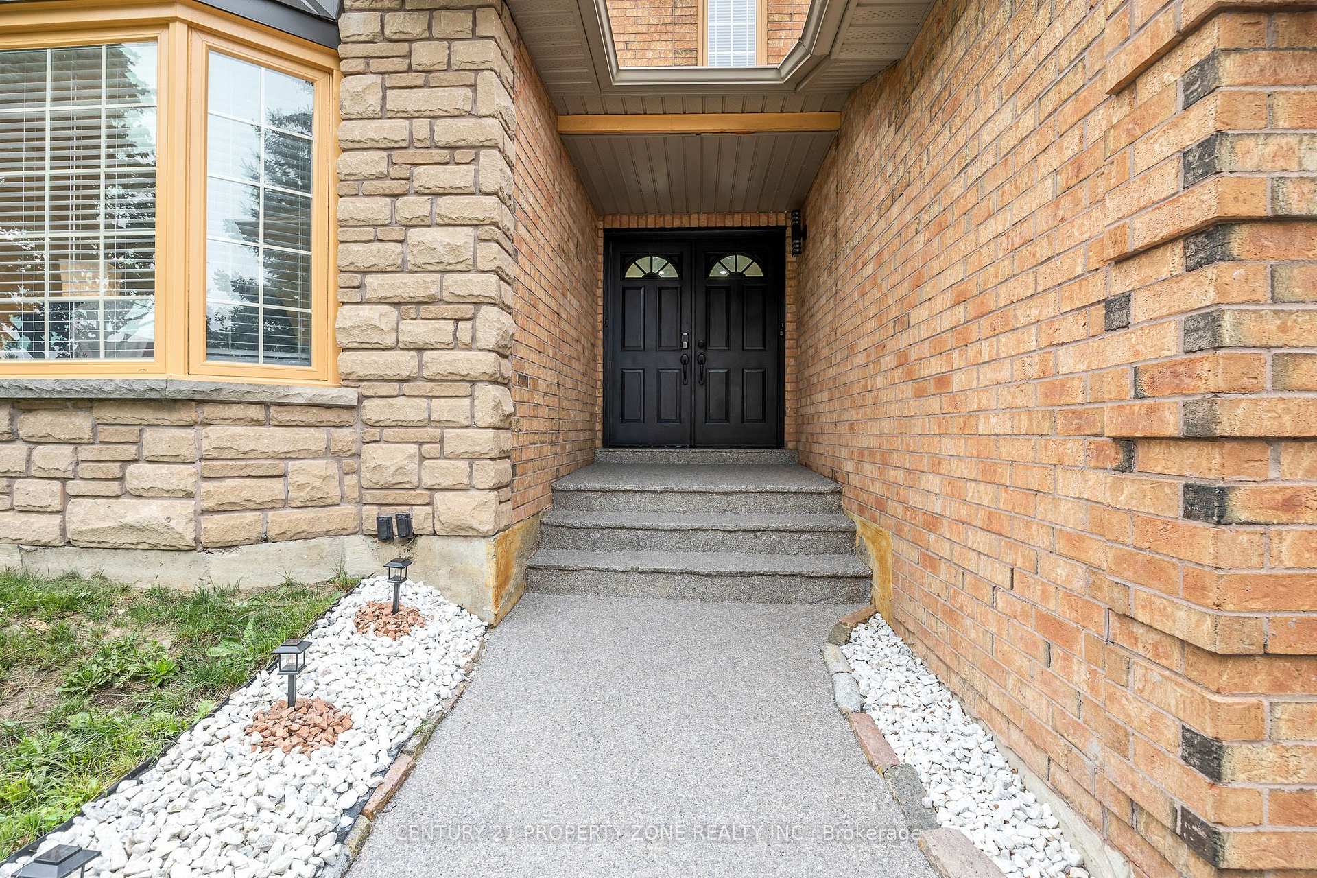 Photo 4 of 27 Bassett Boulevard, Whitby, Pringle Creek — HOMEH