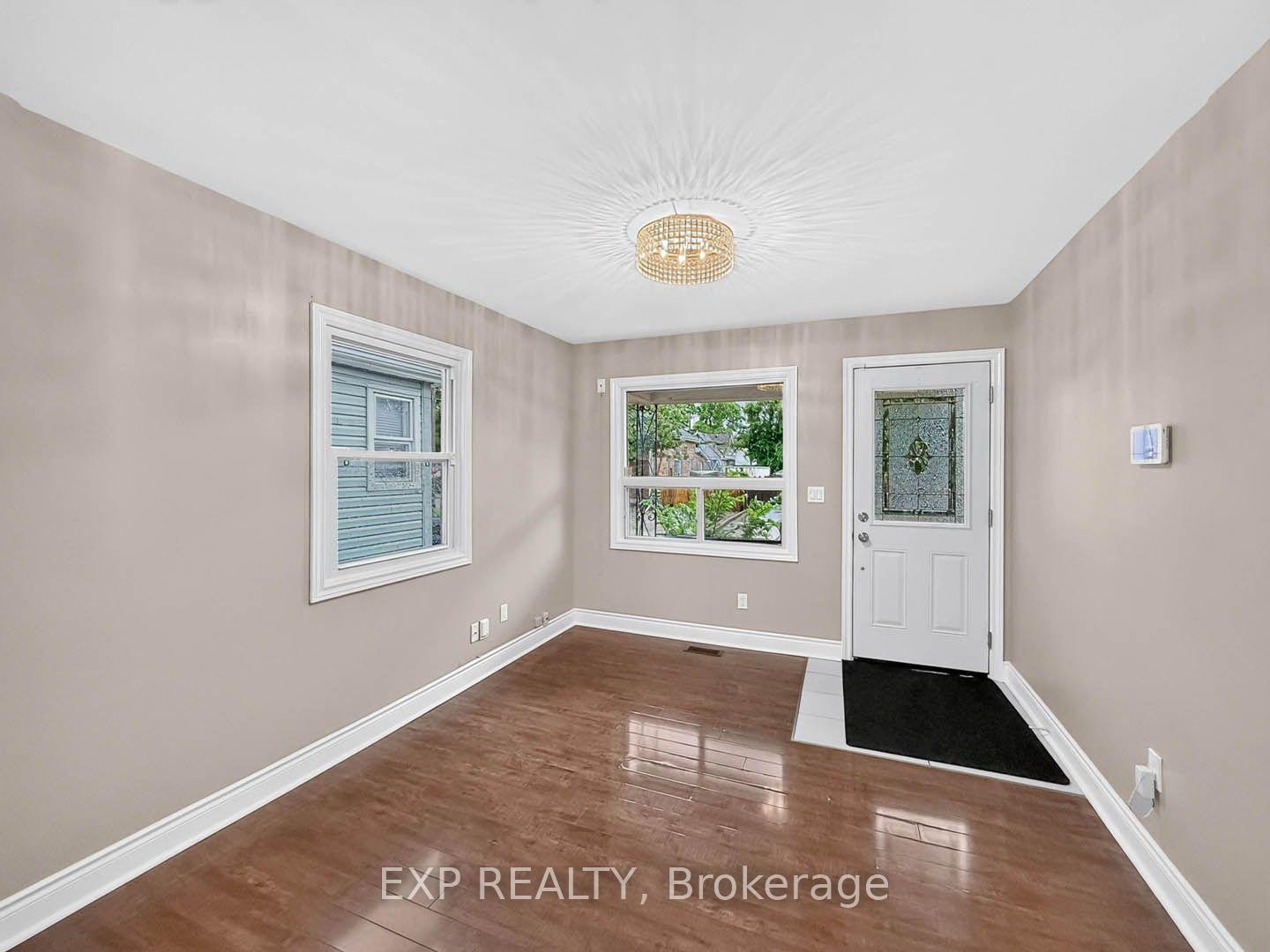 Photo 5 of 57 Weir Street S, Hamilton, Bartonville — HOMEH