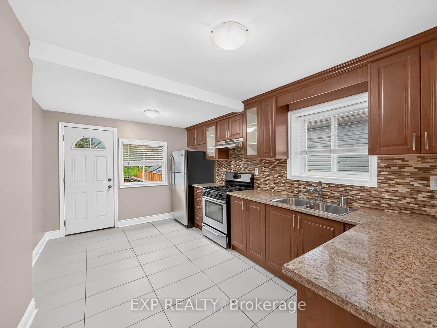 Photo 11 of 57 Weir Street S, Hamilton, Bartonville — HOMEH