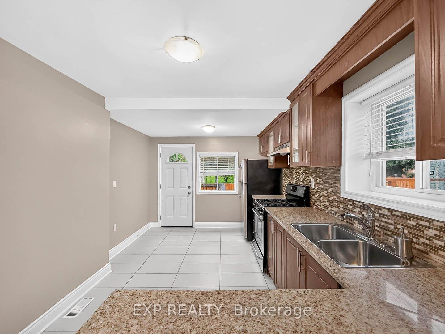 Photo 12 of 57 Weir Street S, Hamilton, Bartonville — HOMEH