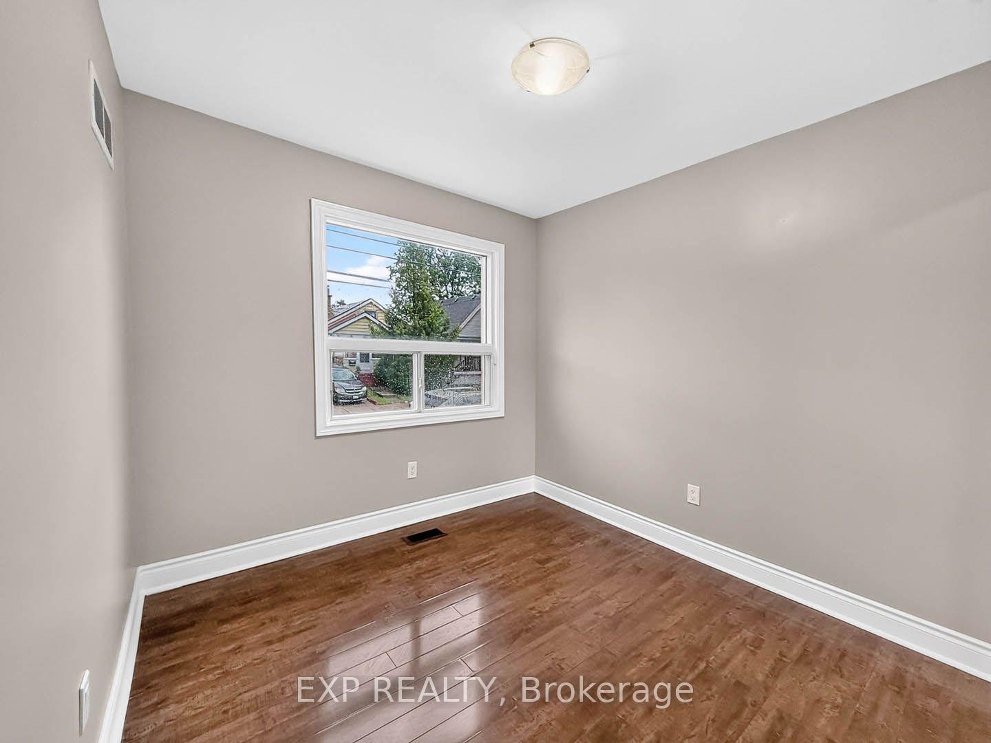 Photo 19 of 57 Weir Street S, Hamilton, Bartonville — HOMEH