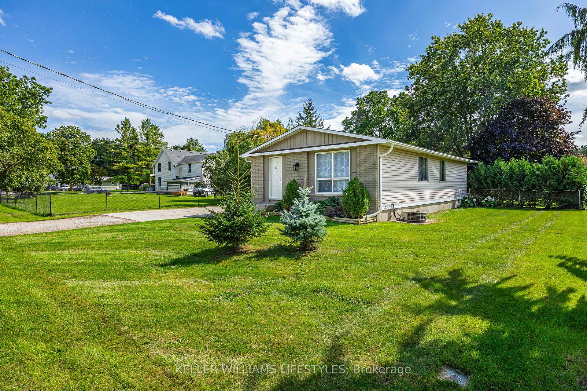 Photo 4 of 131 Prince Street, North Middlesex, Parkhill — HOMEH