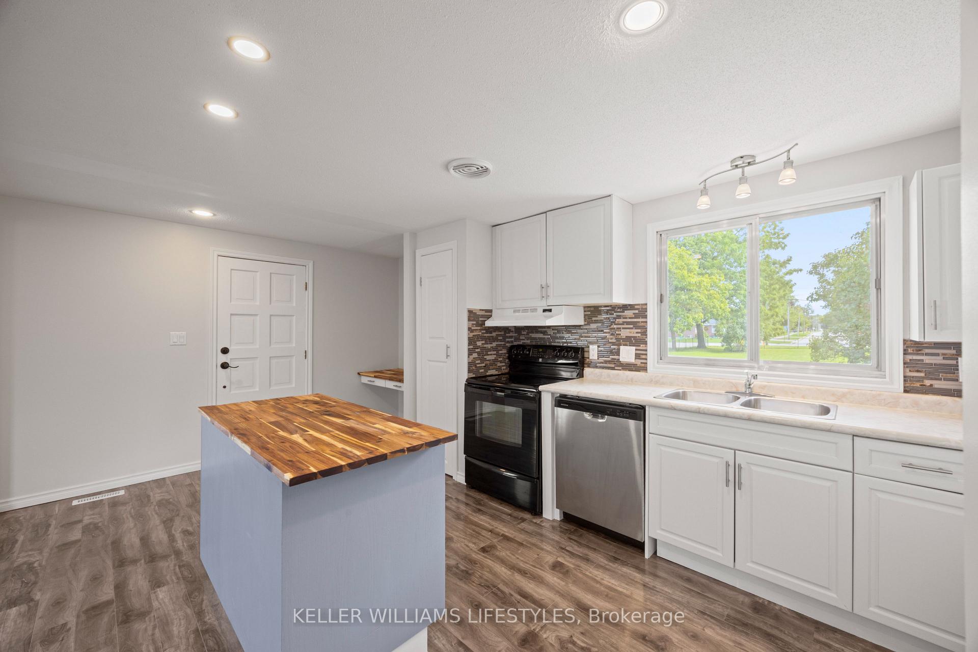 Photo 5 of 131 Prince Street, North Middlesex, Parkhill — HOMEH