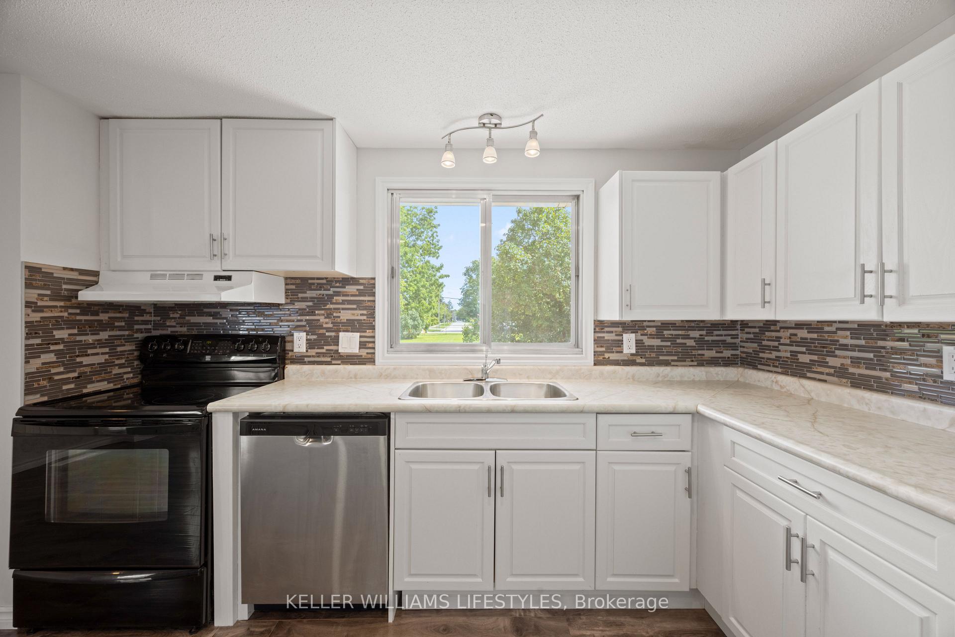 Photo 10 of 131 Prince Street, North Middlesex, Parkhill — HOMEH