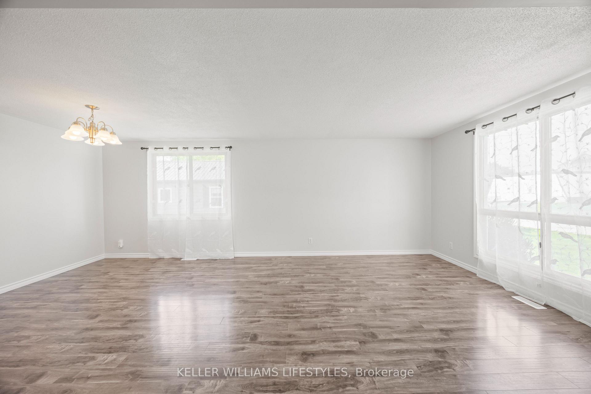 Photo 12 of 131 Prince Street, North Middlesex, Parkhill — HOMEH