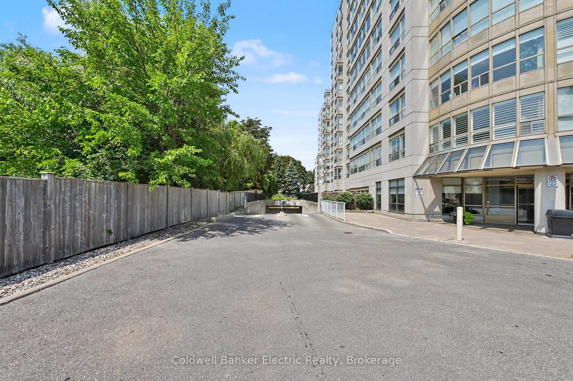Photo 3 of Unit 1011, 712 Rossland Road E, Whitby, Pringle Creek — HOMEH
