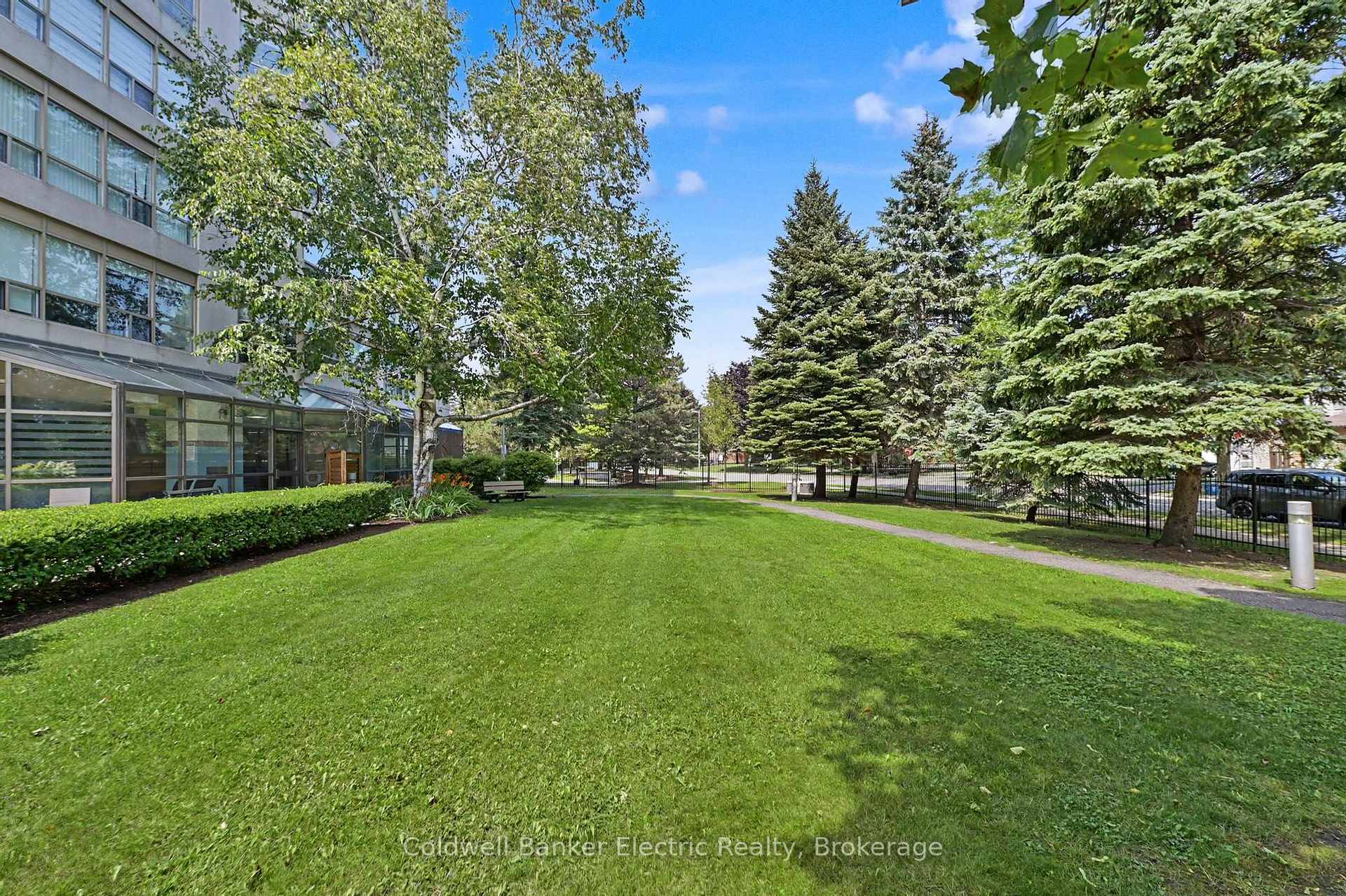 Photo 8 of Unit 1011, 712 Rossland Road E, Whitby, Pringle Creek — HOMEH